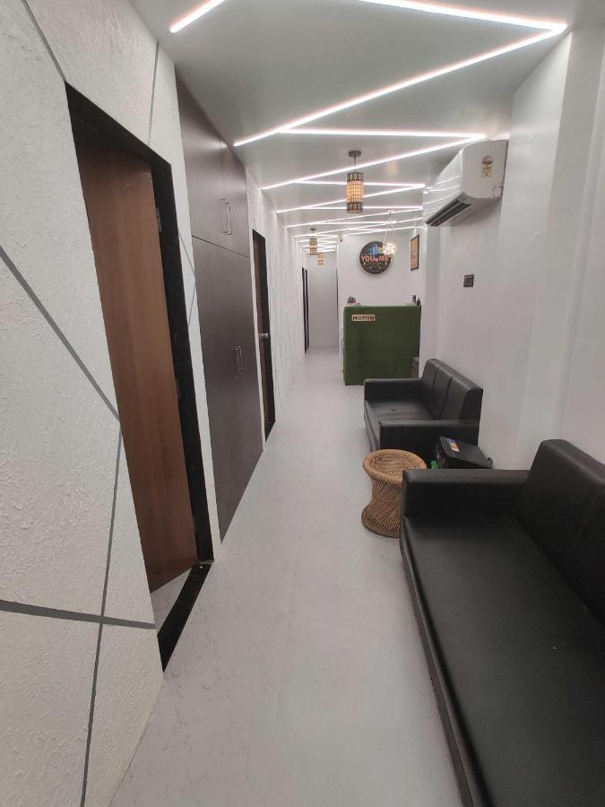 Oyo 91692 The You And Me Hotel Utrān 外观 照片