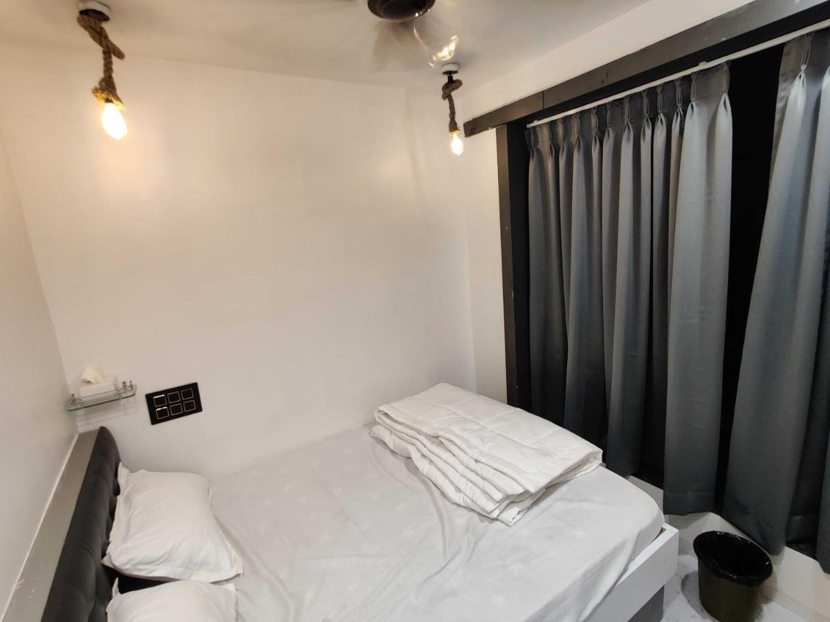 Oyo 91692 The You And Me Hotel Utrān 外观 照片