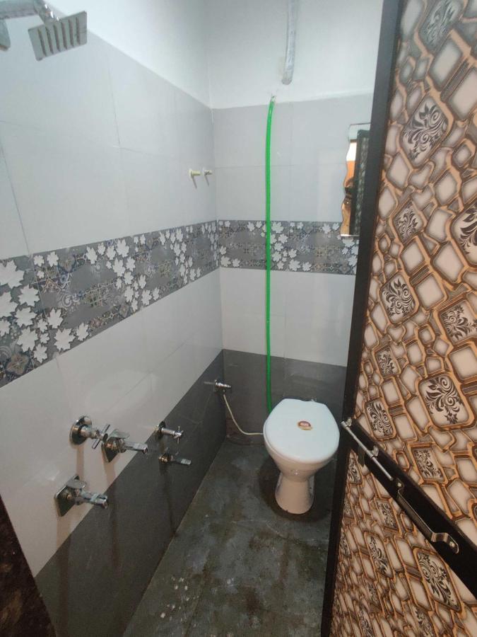 Oyo 91692 The You And Me Hotel Utrān 外观 照片